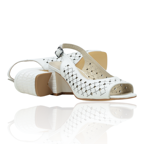 Дамски елегантни сандали в бяло 940-105-06