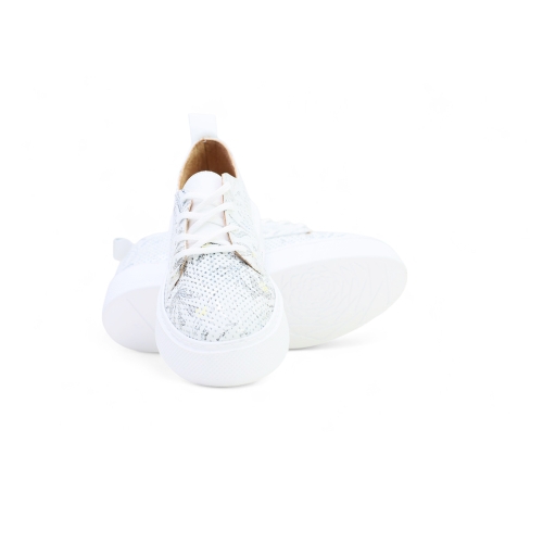 Дамски спортни обувки в бяло и сребро 02-2